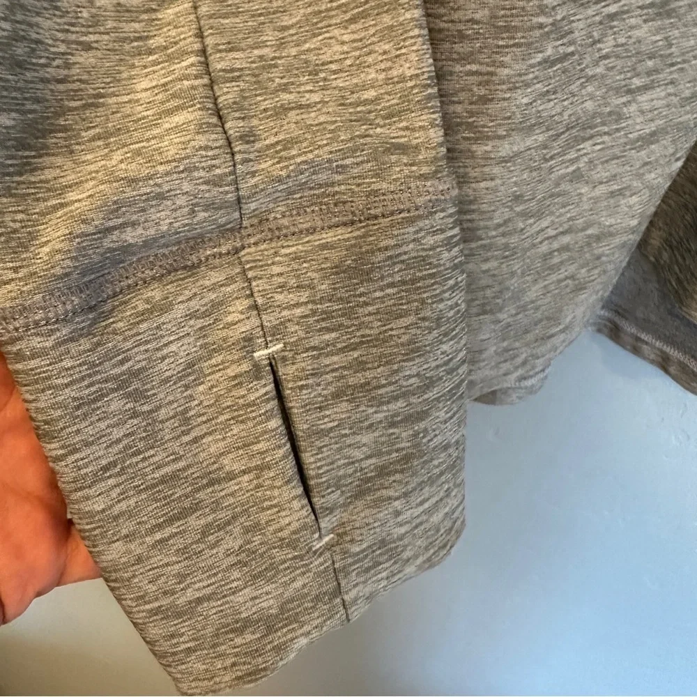 Under Armour Long Sleeve Dry Fit Zip Up Top Lightweight in Grey and White Size M - Picture 4 of 10